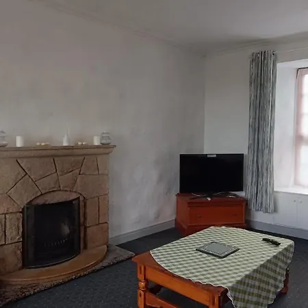 Stunning 6-bed In Prázdninový dům Boyle