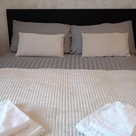 Stunning 6-bed In * Boyle