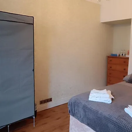 Stunning 6-bed In *